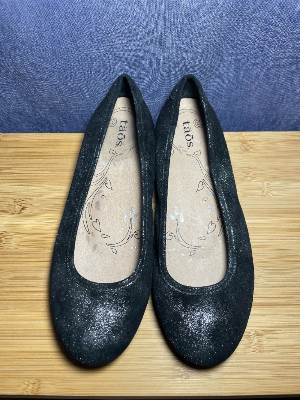 Taos Rascal Black Silver Metallic Ballet Flats Sz 9 Glitter Comfort Shoes EUC!